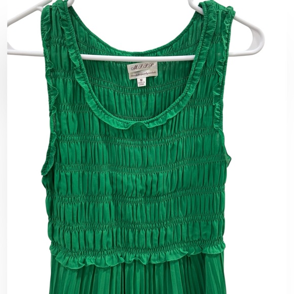 Max Studio Green Sleeveless Pleated Midi Dress - Picture 2 of 4